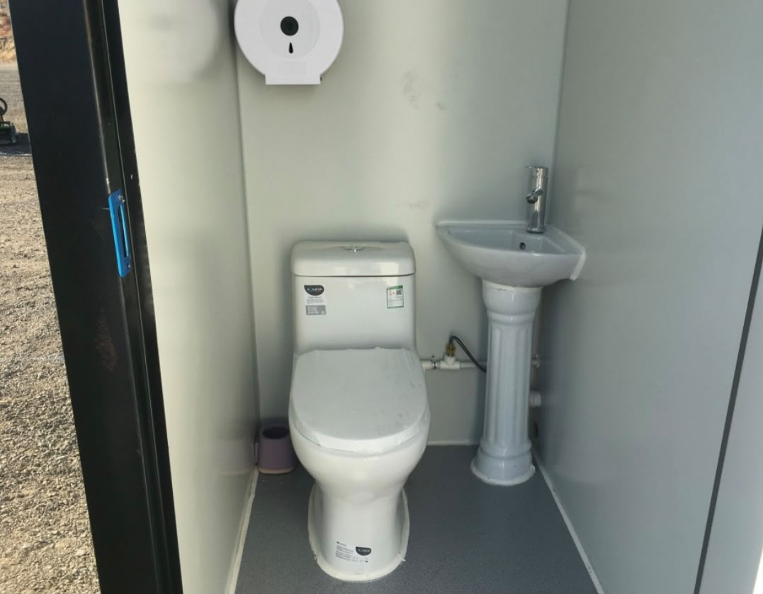 mobile_toilet_2stall9 mobile_toilet_2stall9